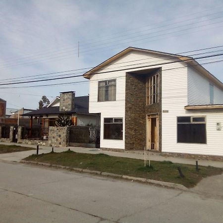 Hostal Los Pioneros Puerto Natales Exterior foto