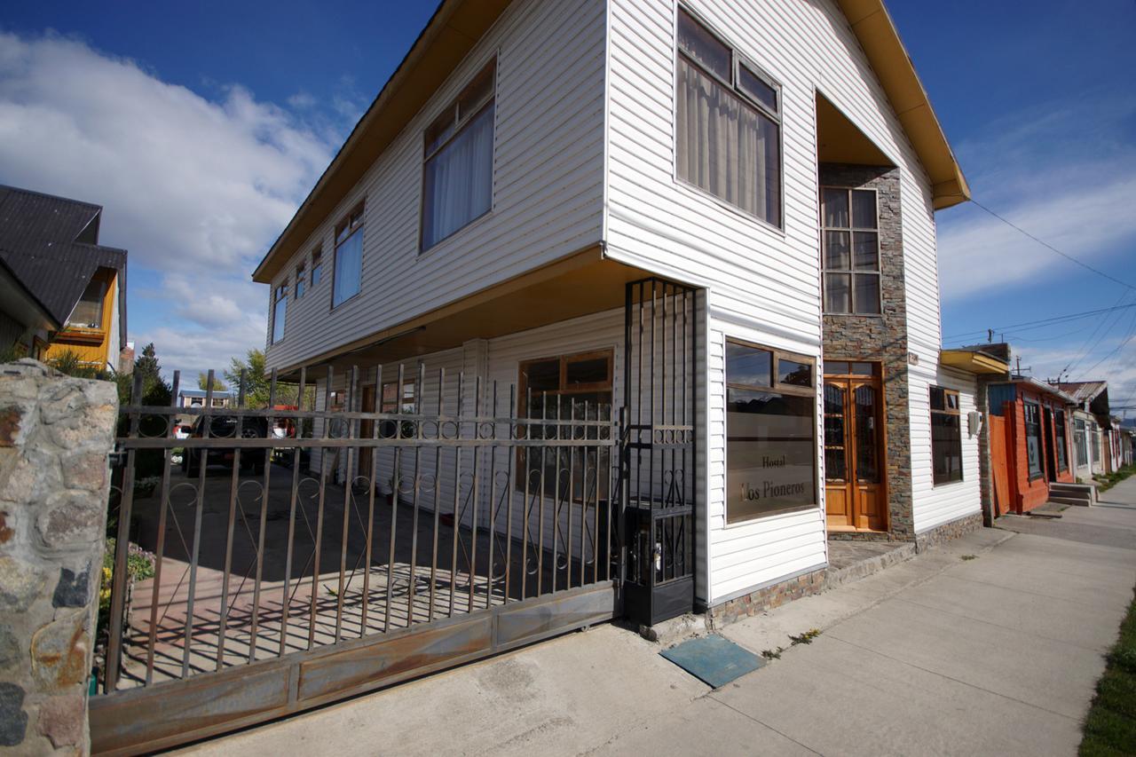 Hostal Los Pioneros Puerto Natales Exterior foto