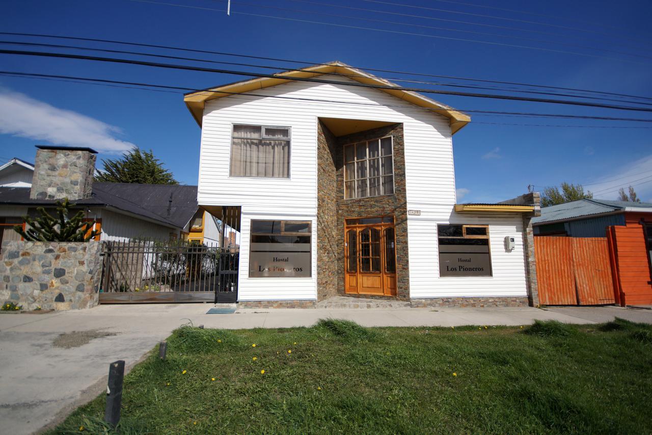 Hostal Los Pioneros Puerto Natales Exterior foto